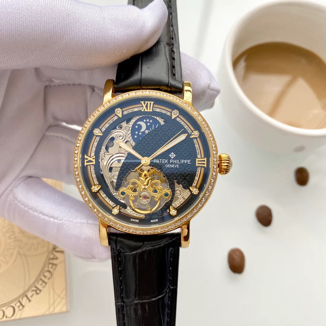 【Foreign Trade Import】💰1720! Patek Philippe (top quality, outstanding debut) 🎉🎉 [Type]: Boutique men's watch (top) exquisite quality [Strap]: Genuine leather strap (durable) [Movement]: Top mechanical movement (stable) [Material]: Mineral super strong mirror (wear-resistant) Exquisite quality Generous style Excellent temperament Wisdom and exclusivity [Size]: 43mm in diameter and 12mm in thickness Hot sale on the market! Welcome to reprint!